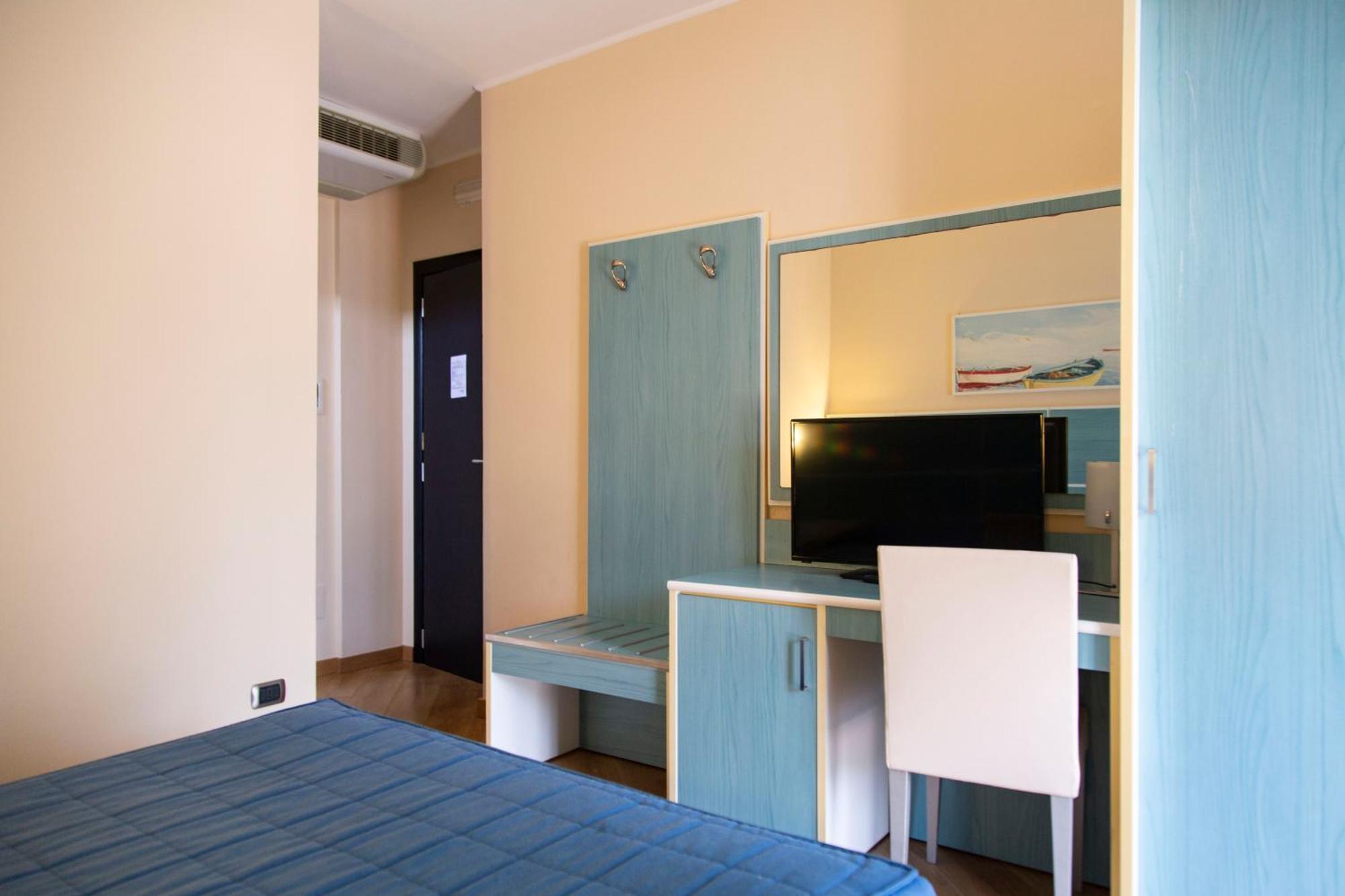 Residenza Del Mare Hotel Sant Isidoro  Room photo